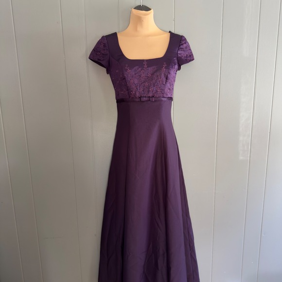 Y2K Purple Formal Gown Embroidered Bodice Electric Velvet Vintage Mori Lee Sz 6 - Picture 1 of 16